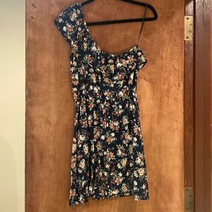 Good condition Cotton On one shoulder sun dress. Size M